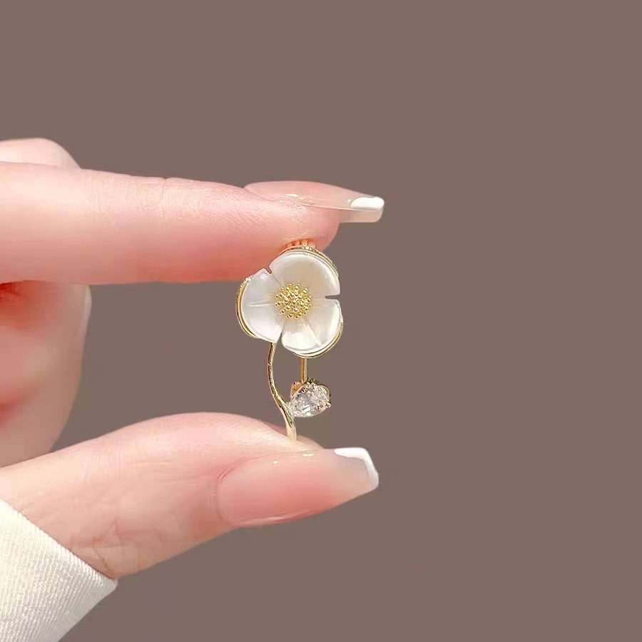 合金胸针 精致小巧百搭山茶花胸针高档女开衫防走光别针领针胸花