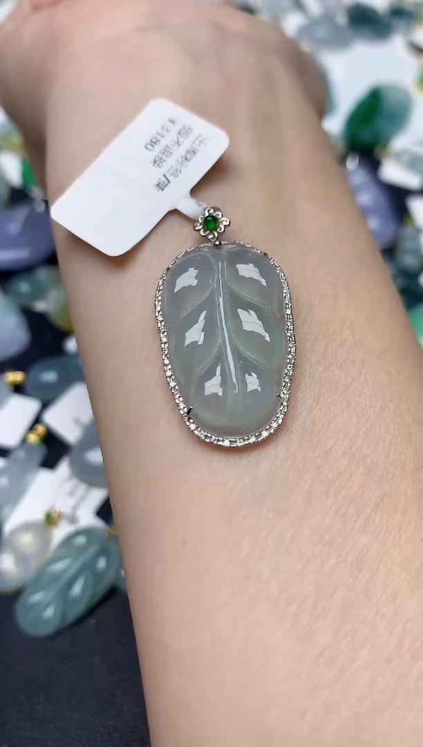 颈饰18K金镶嵌翡翠天然缅甸A货翡翠