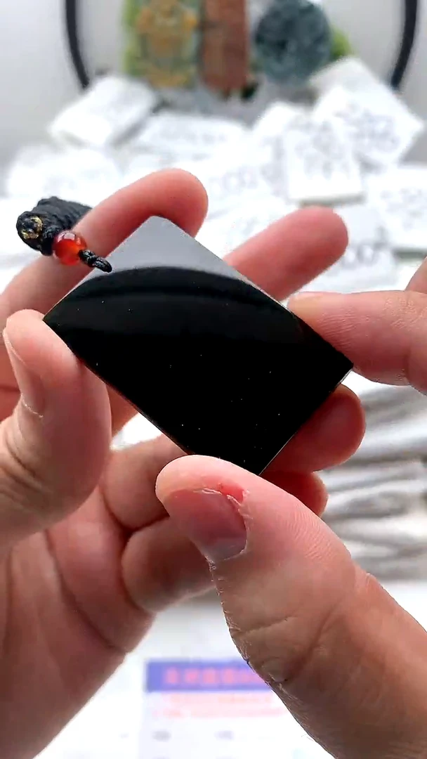 【闪购商品】和田玉（墨玉）颈饰未镶嵌无事牌