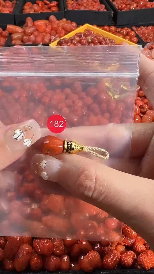 颈饰未镶嵌南红玛瑙1