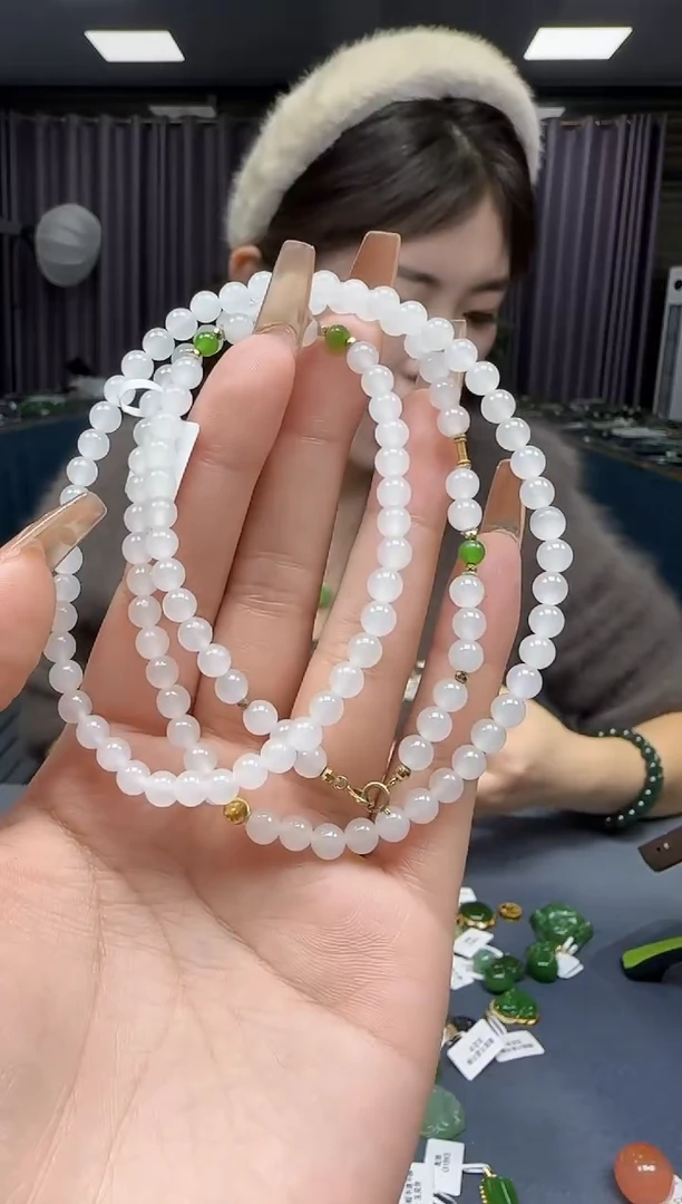 【闪购商品】和田玉挂件18K金镶嵌1