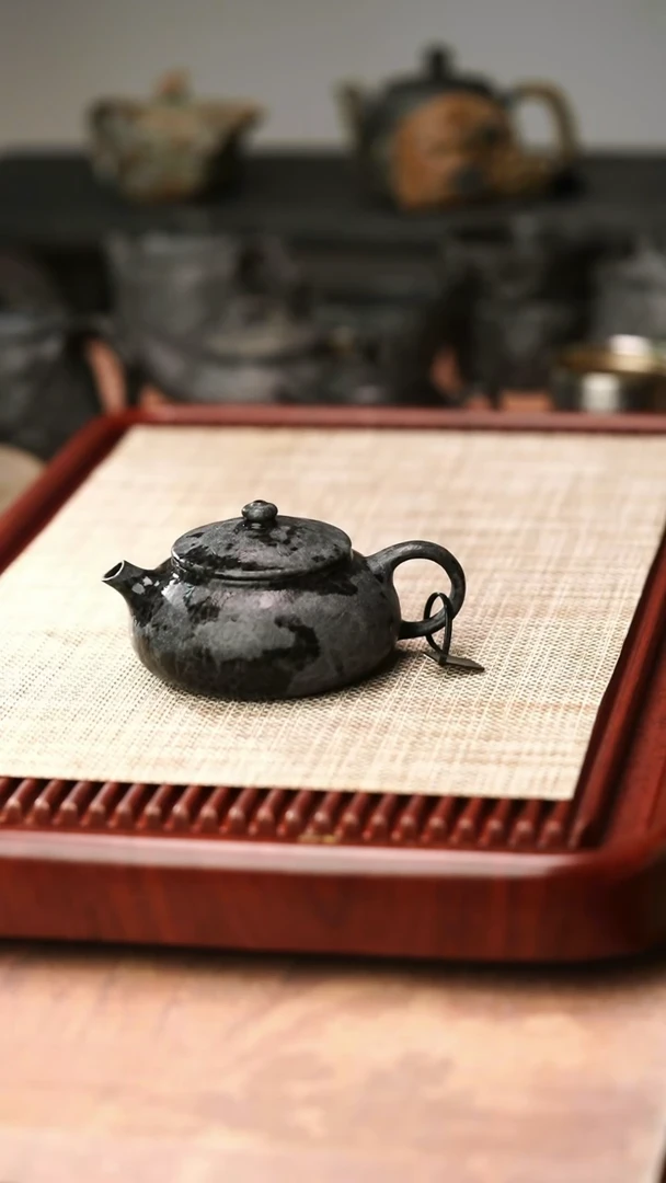 归玉堂冰碛岩重工雕刻豹纹寒江壶220cc