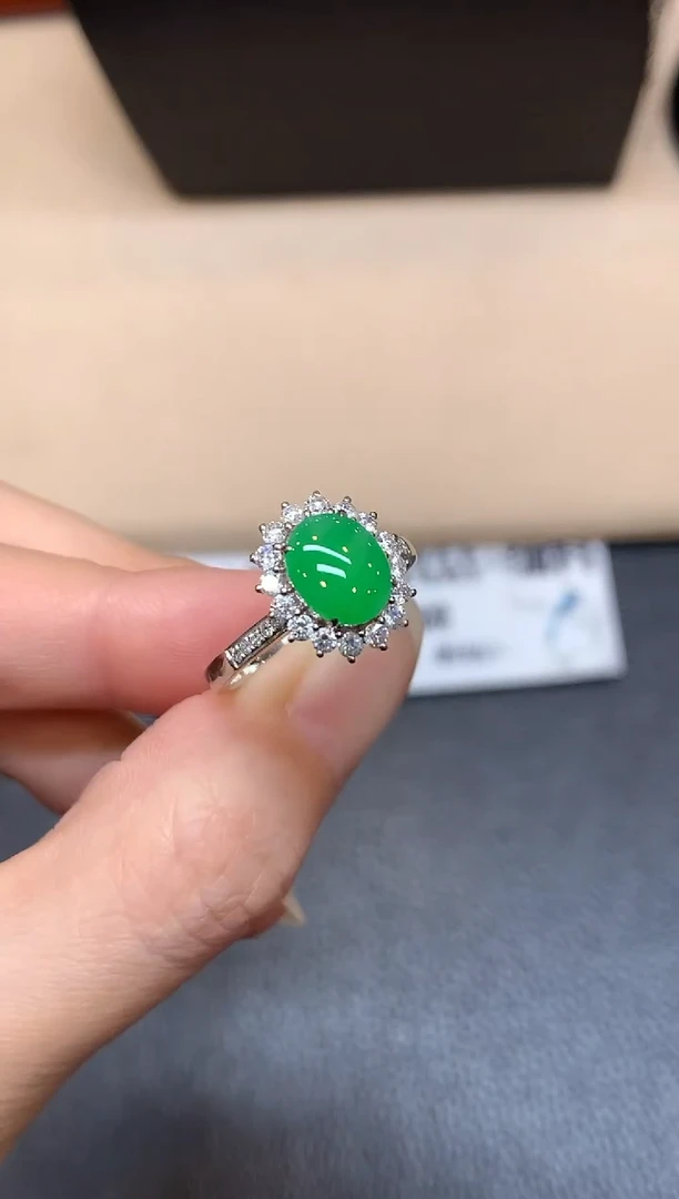 18K金镶嵌戒指翡翠蛋面【无服务费