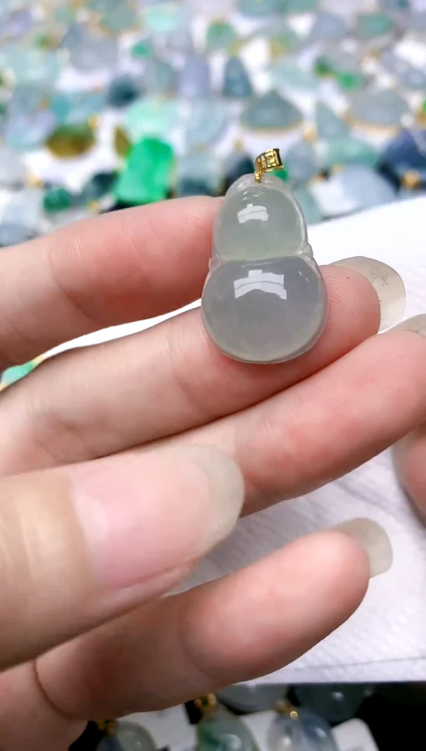 颈饰18K金镶嵌翡翠天然A货翡翠