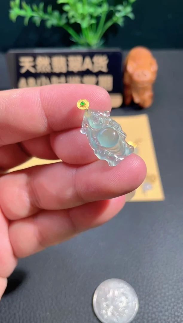 颈饰18K金镶嵌翡翠翡翠