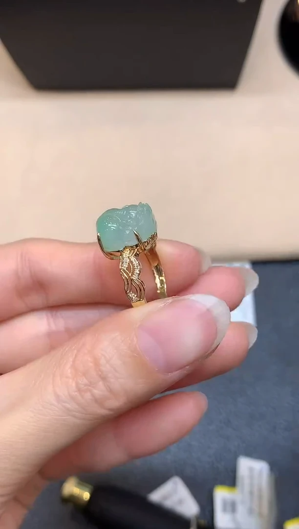 18K金镶嵌戒指翡翠【无服务费