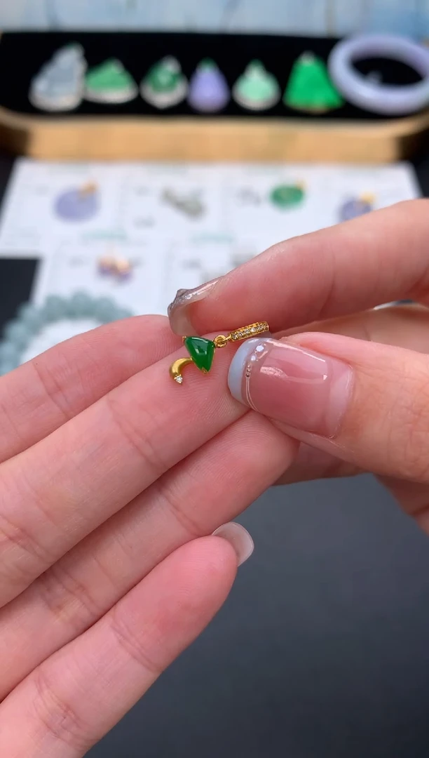 18K金镶嵌定制翡翠48小时鉴赏期 退货不扣服务费