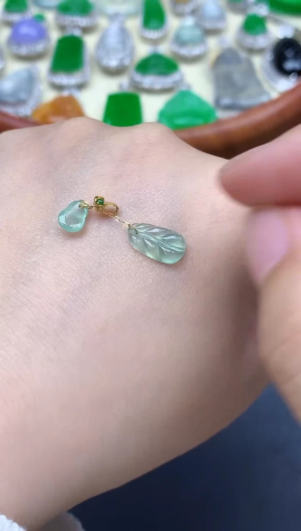 颈饰18K金镶嵌翡翠30-中国好珍宝