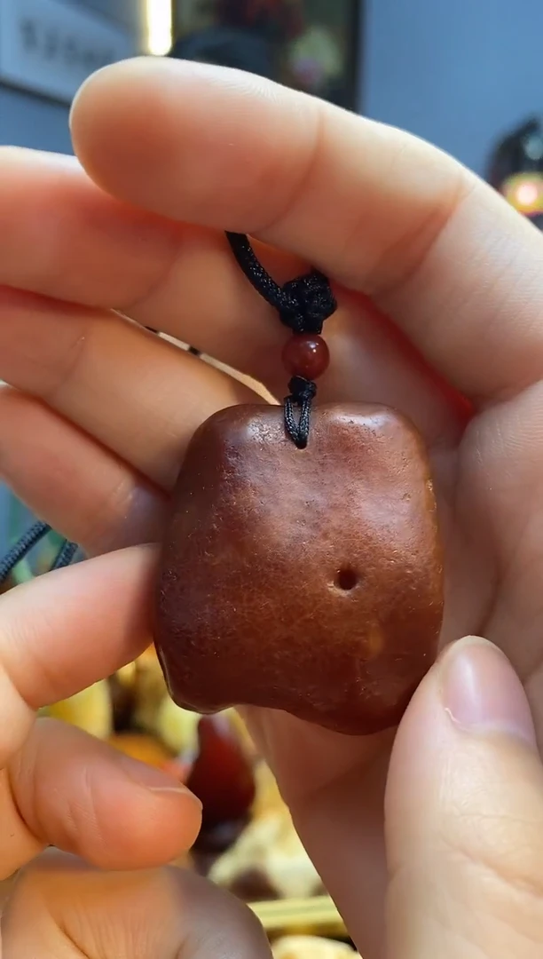 未镶嵌颈饰琥珀吊坠