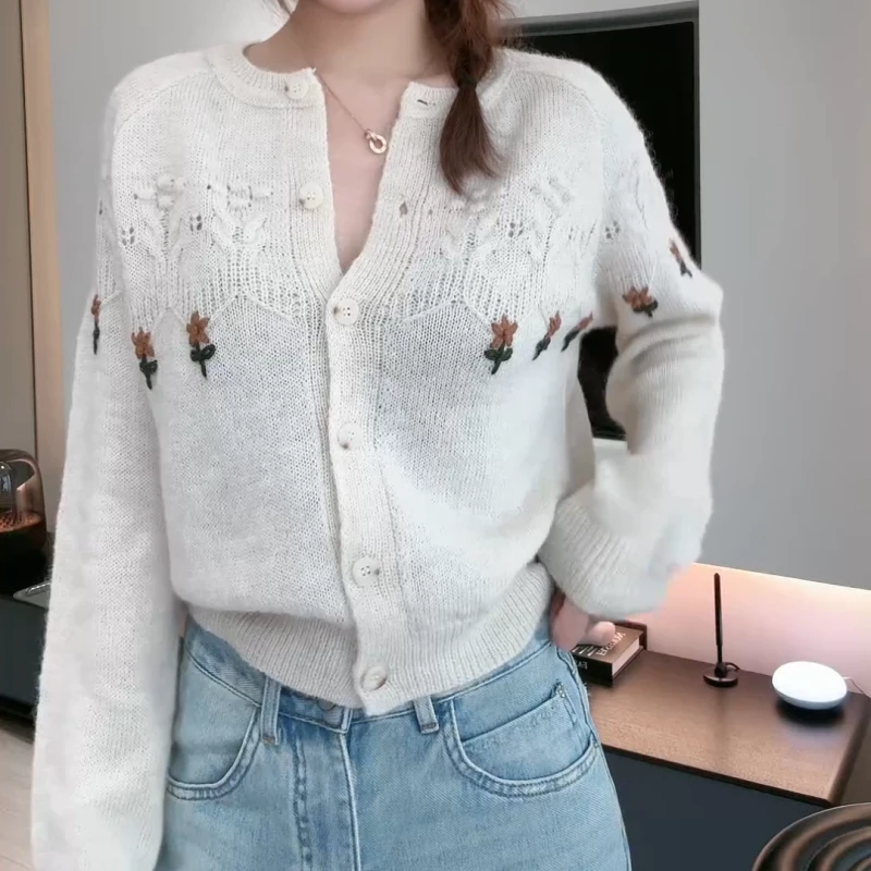 冬季新款洋气设计感温柔减龄刺绣毛衣慵懒时尚针织开衫LK2501161