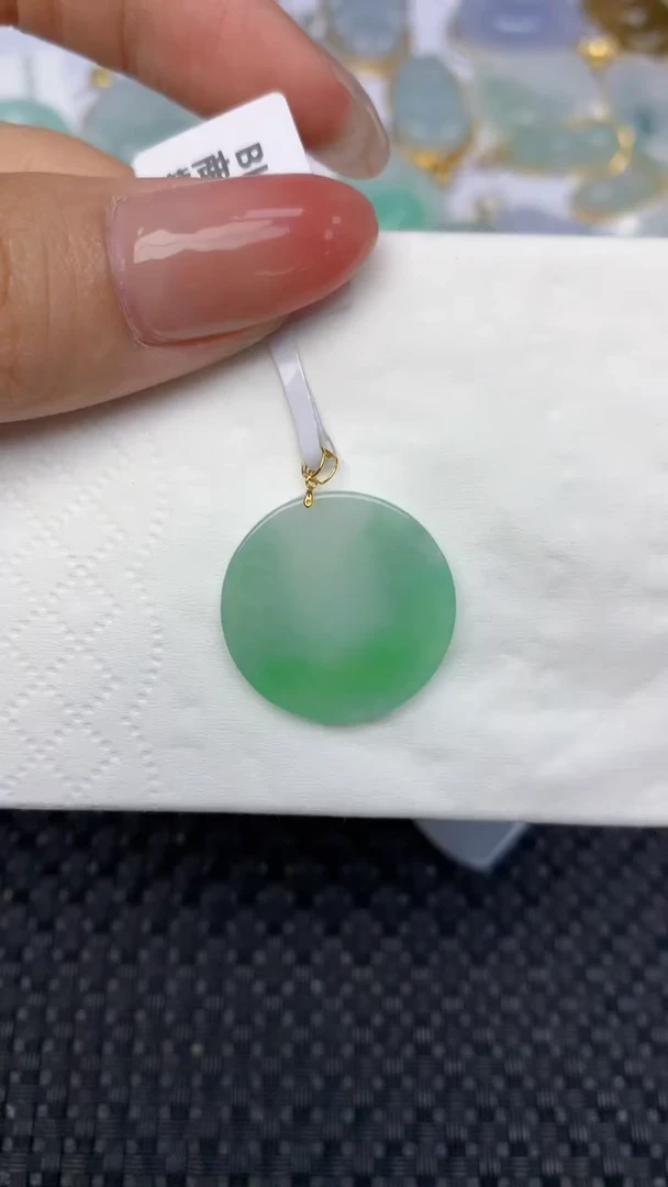 翡翠18K金镶嵌颈饰 天然翡翠a货