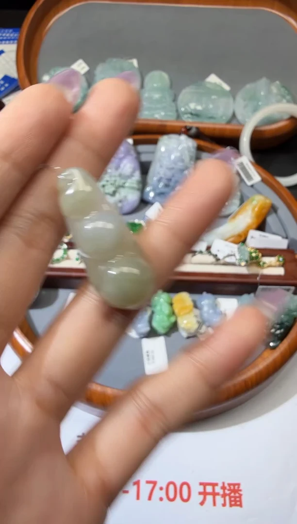 翡翠未镶嵌颈饰127......