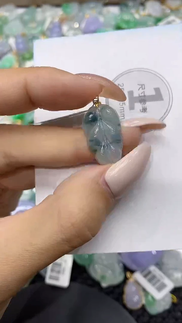 颈饰18K金镶嵌翡翠111111111111