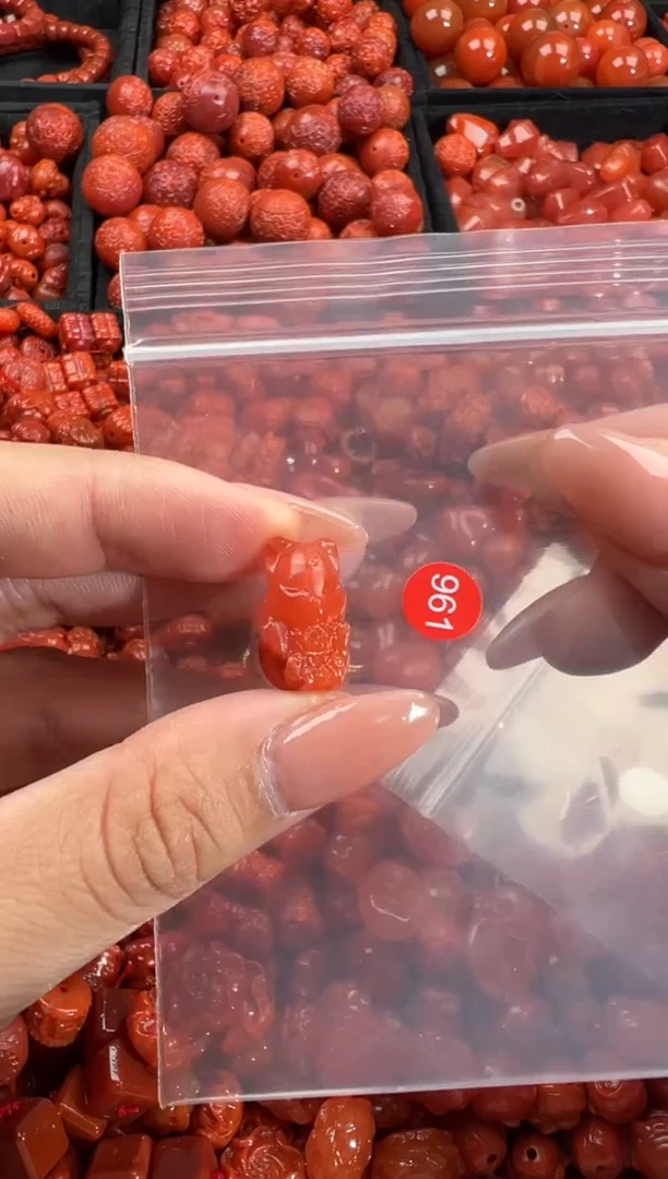 南红玛瑙未镶嵌颈饰1