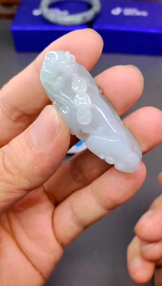 颈饰未镶嵌翡翠挂件