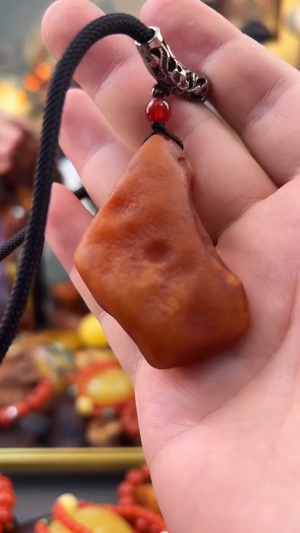 未镶嵌颈饰琥珀吊坠