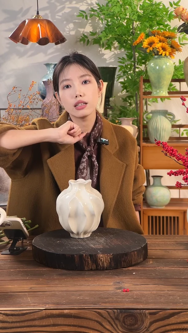 【白色丝瓜纹小号花瓶】