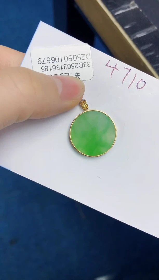 翡翠18K金镶嵌颈饰天然缅甸翡翠A货