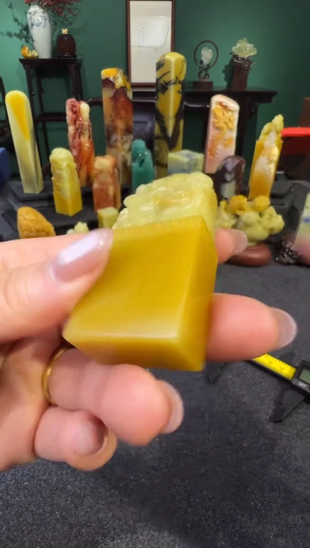 【闪购商品】青田石菜花黄凤钮