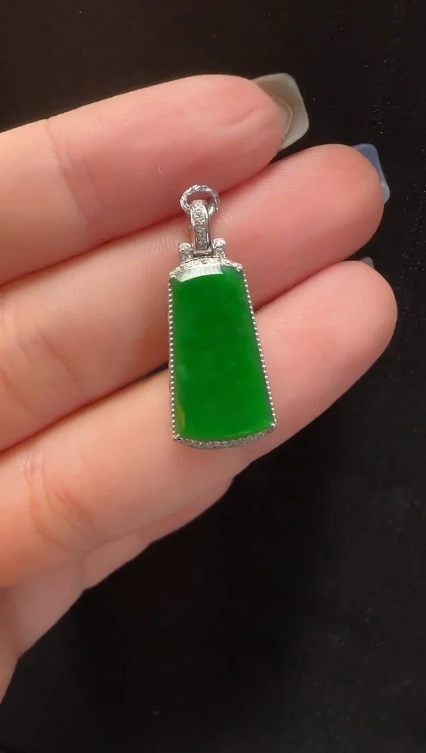 颈饰18K金镶嵌翡翠216无事牌一个