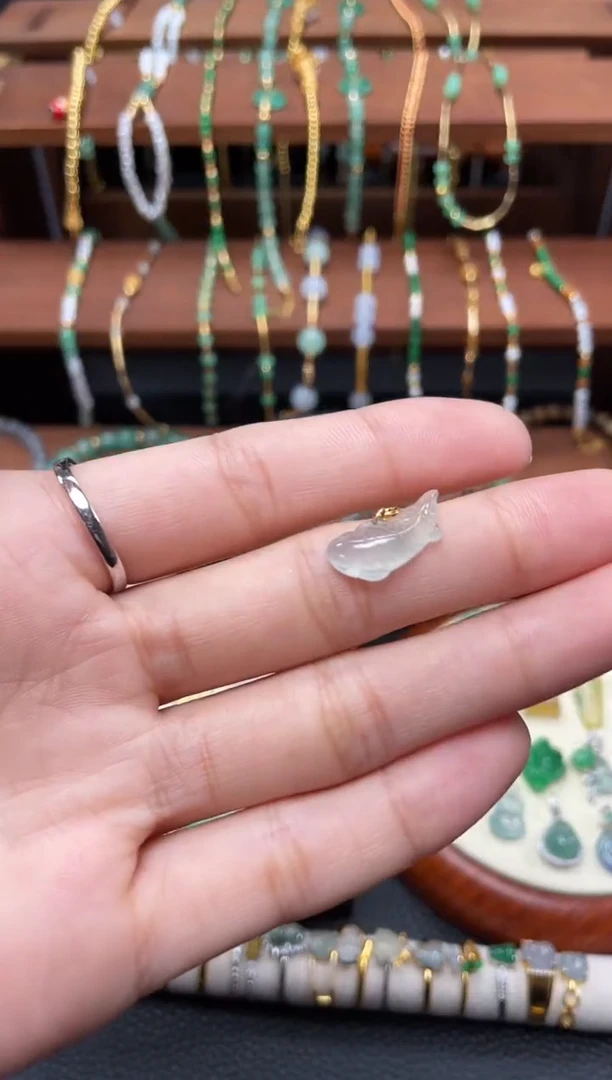 【闪购商品】翡翠吊坠(不含链)18K金镶嵌一个  JK686