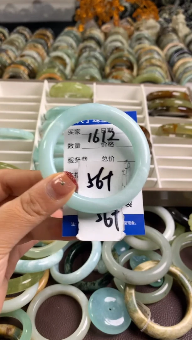 【闪购商品】蛇纹石玉手镯未镶嵌1612