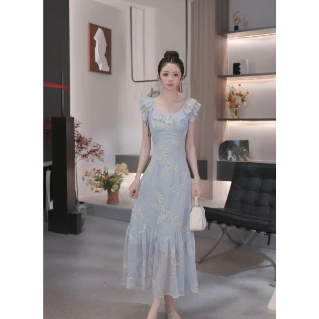 晓西-夏季新款法式气质优雅温柔风设计感小众显瘦长款刺绣连衣裙