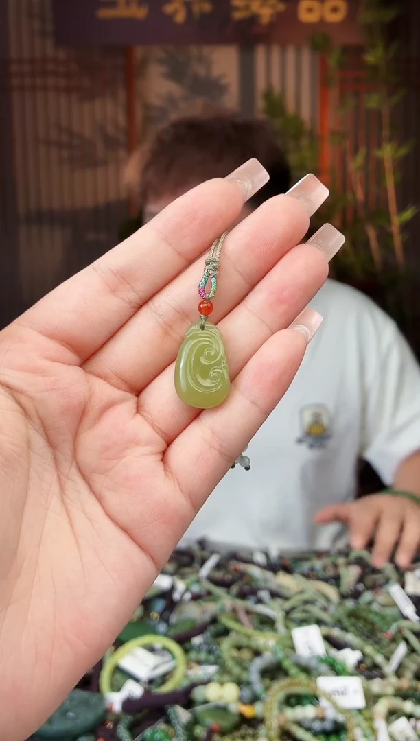 和田玉未镶嵌颈饰拍一发一