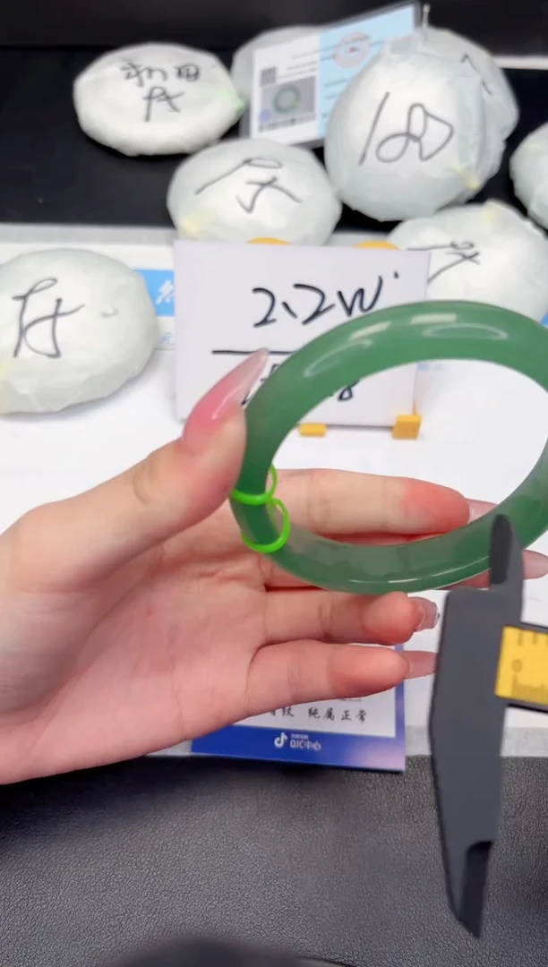 【闪购商品】石英质玉手镯未镶嵌255-62.7