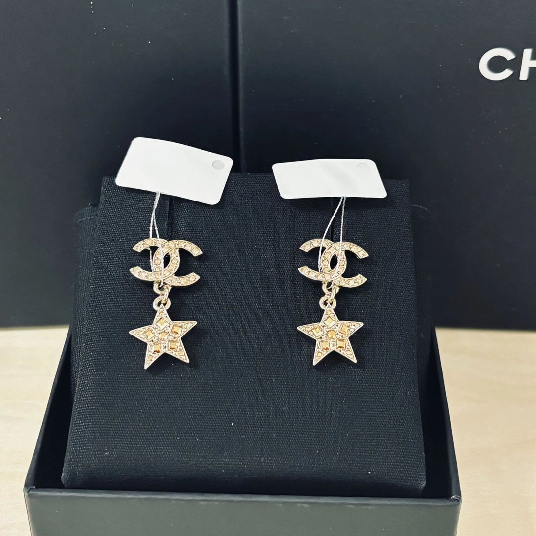 未使用 Chanel/香奈儿 金色五芒星满钻双C耳钉AD0450气质