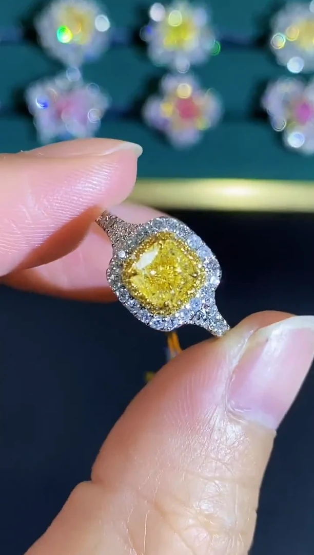 18K金镶嵌戒指钻石戒指