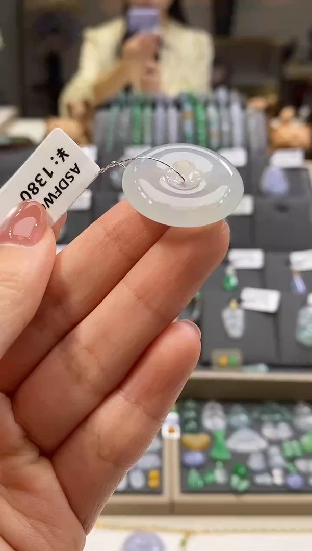 颈饰未镶嵌翡翠平安扣