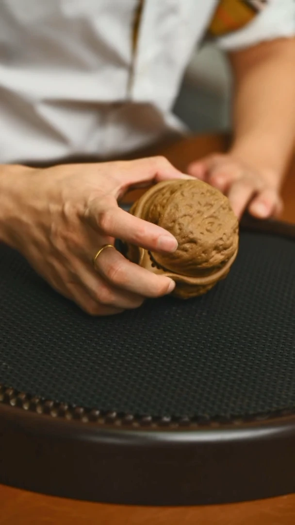 茶壶紫砂宜兴紫砂核桃手抓壶