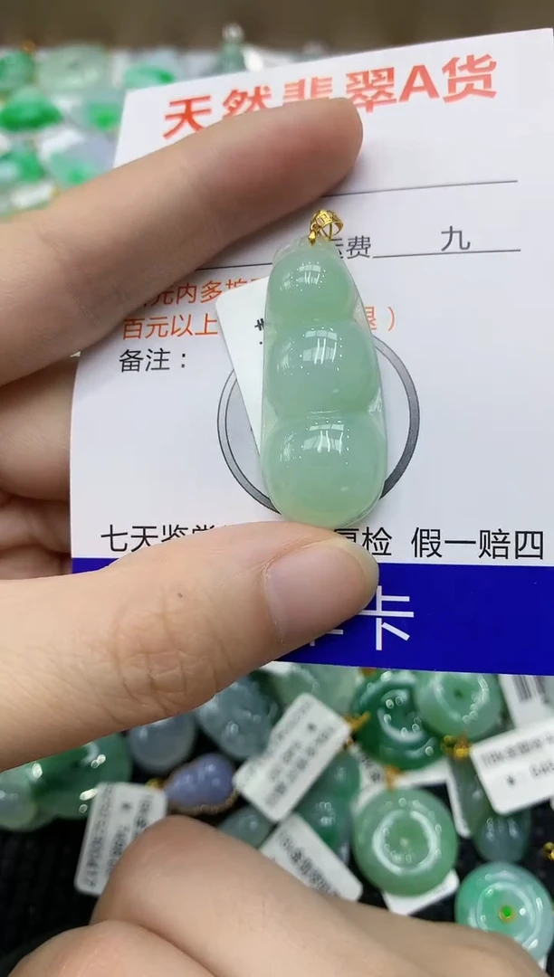 翡翠18K金镶嵌颈饰1111111111