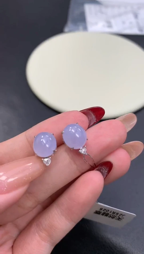 颈饰18K金镶嵌翡翠48小时鉴赏期 退货不扣服务费