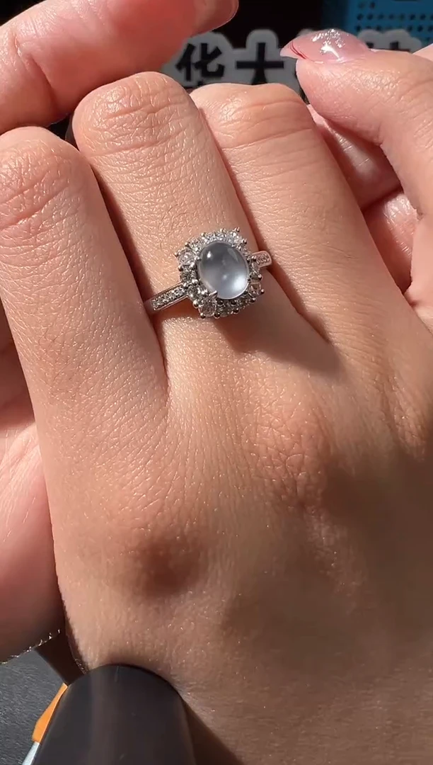 18K金镶嵌戒指翡翠缅甸珠宝严选