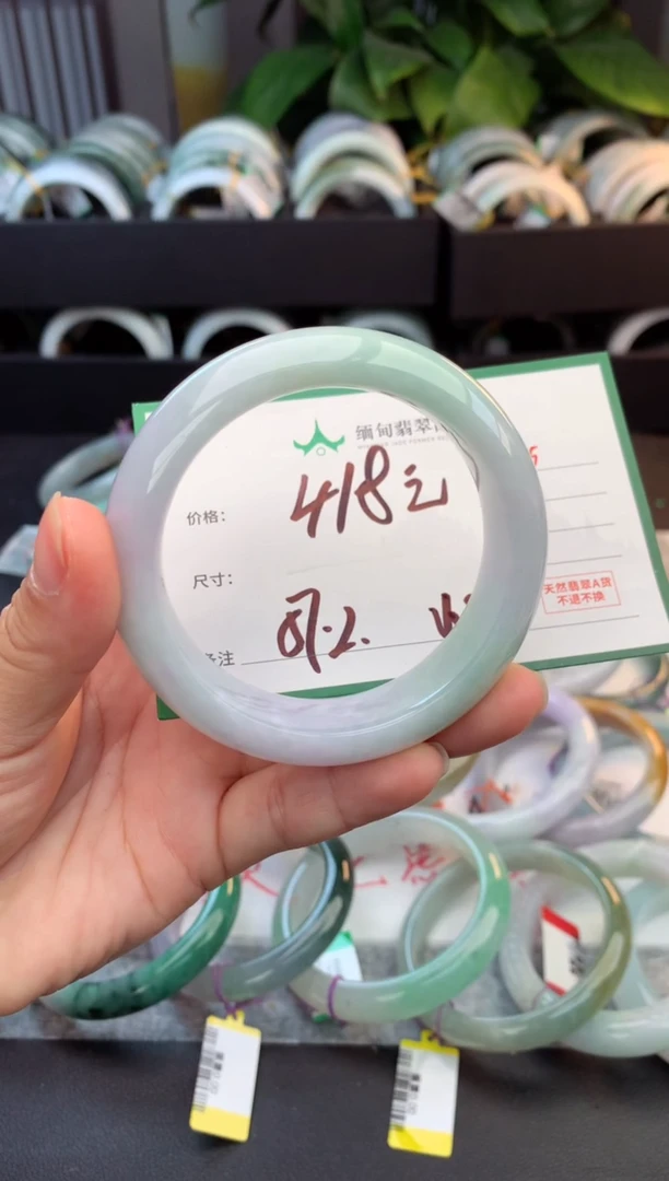 未镶嵌定制翡翠毛货需精细抛光+多人