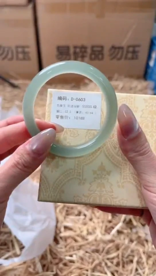 未镶嵌手镯石英质玉D-0603