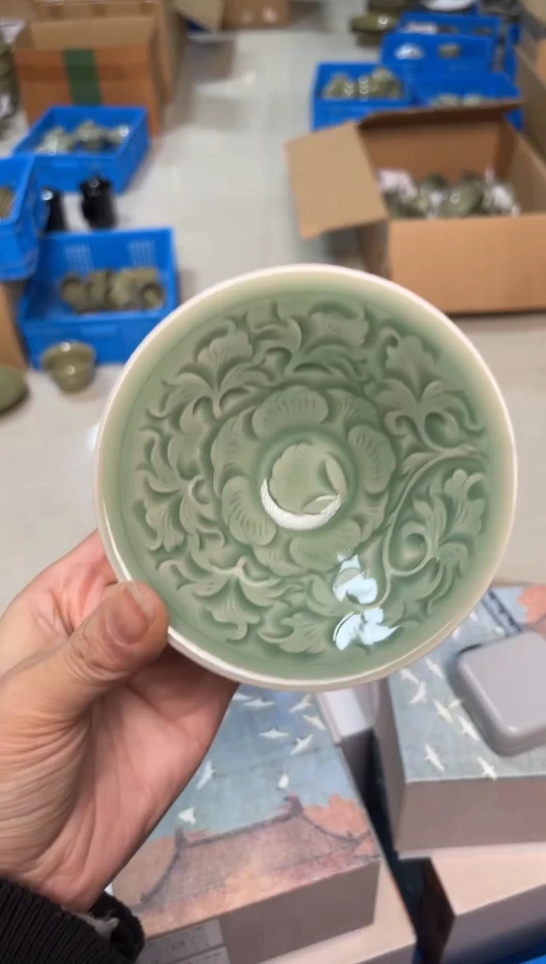 陶瓷纯手工秘色牡丹纹薄胎斗笠盏