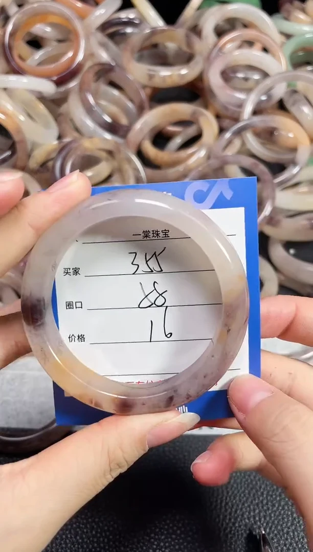未镶嵌石英质玉手镯355