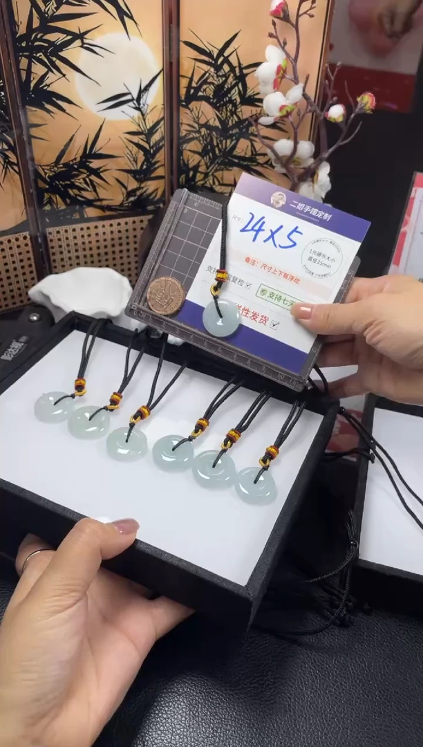 【闪购商品】翡翠挂件未镶嵌白平安扣FL06多样性发其一CP配绳