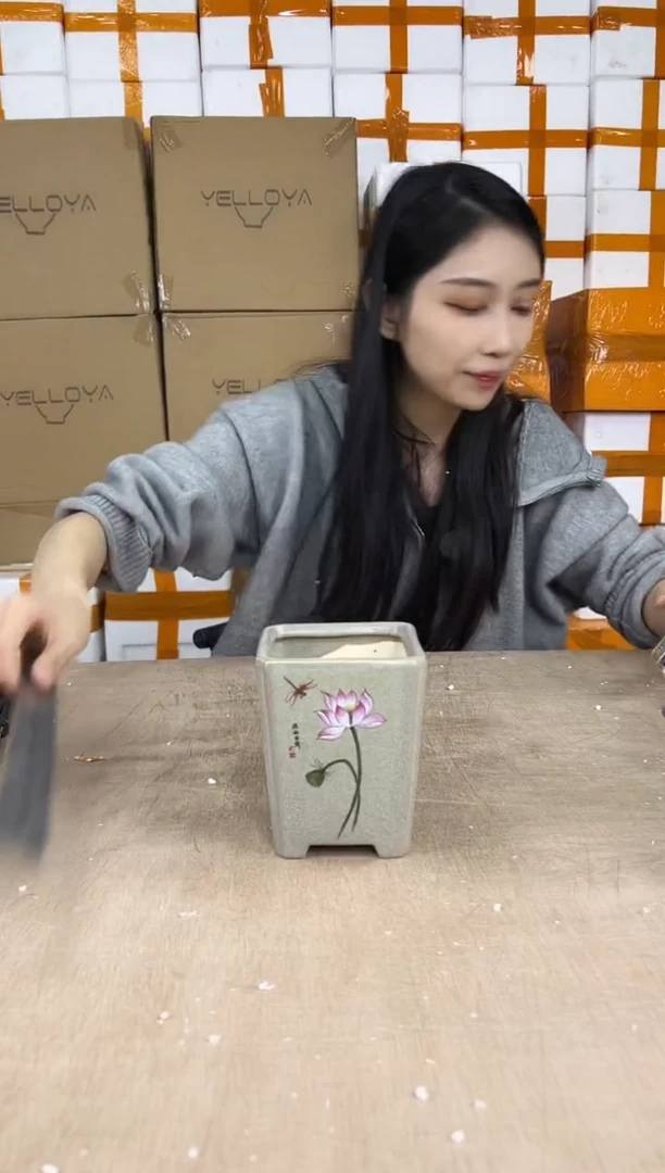 四方淡黄荷花小号10x13