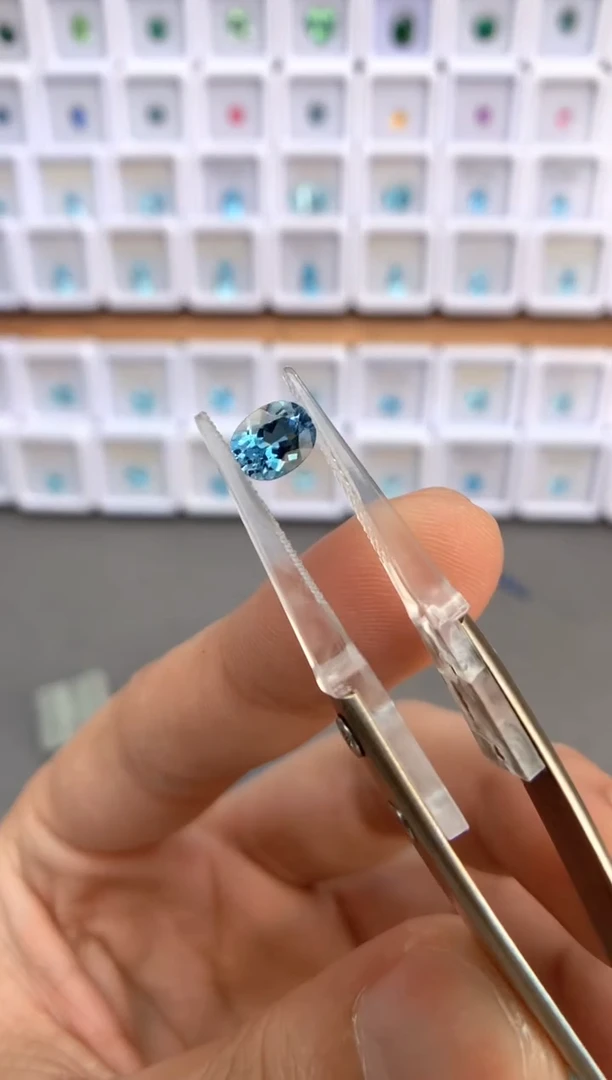 未镶嵌裸石定制海蓝宝石0.87ct 超圣