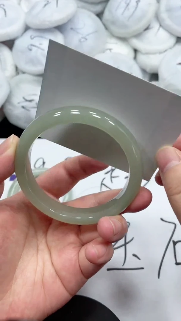 石英质玉手镯未镶嵌9