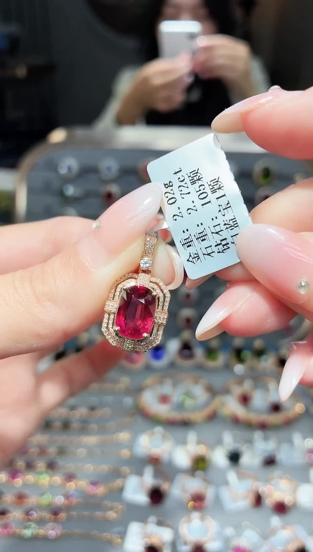 颈饰18K金镶嵌碧玺2.72ct