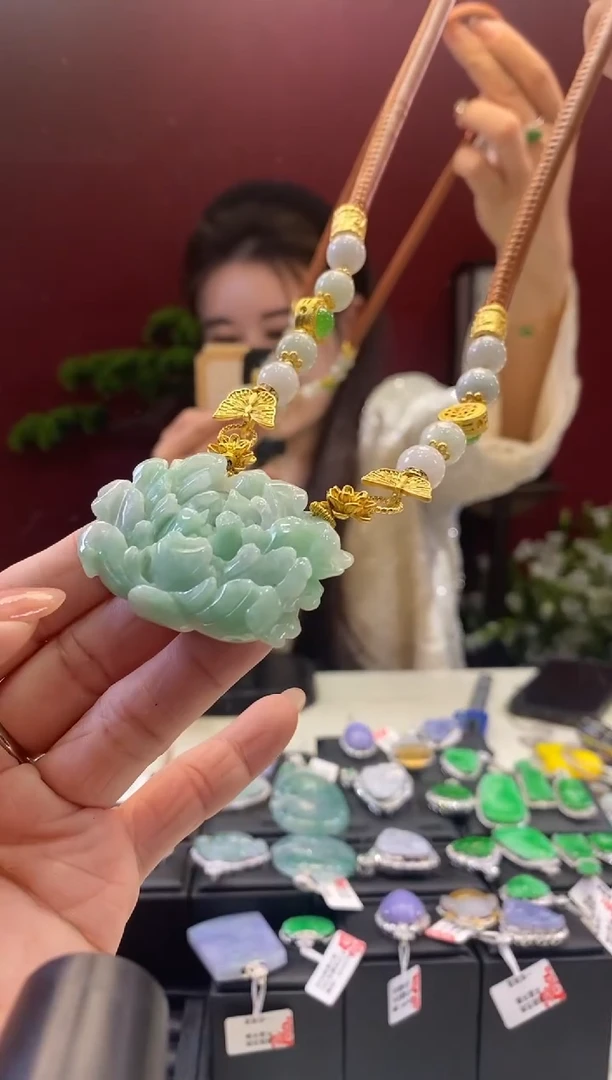 翡翠未镶嵌吊坠(不含链)牡丹花