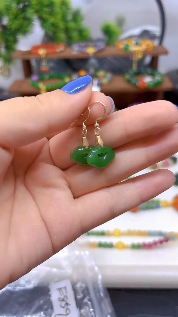 14K金镶嵌和田玉（碧玉）耳饰E859