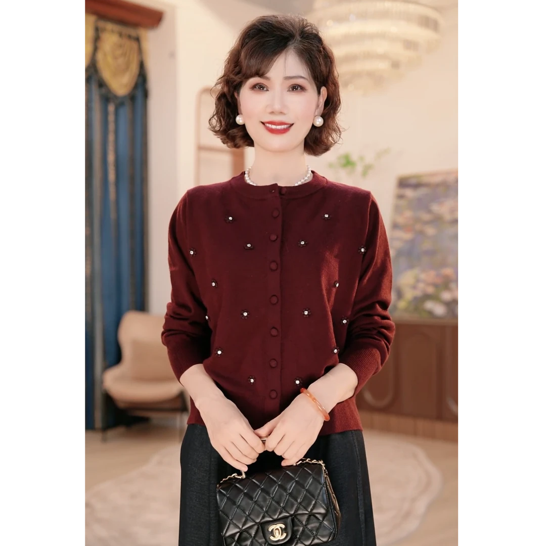 年轻妈妈秋装本命年红色毛衣2025新款洋气中老年女装针织衫上衣服