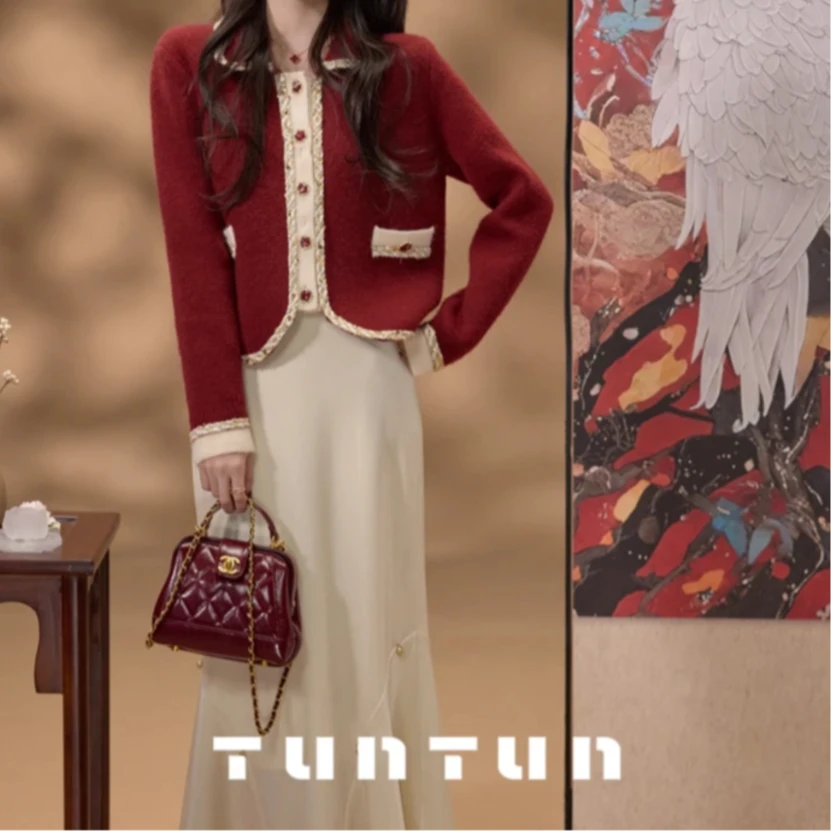 小众设计 【年味】精致醒目 新年显瘦红白撞色织带设计感毛衣