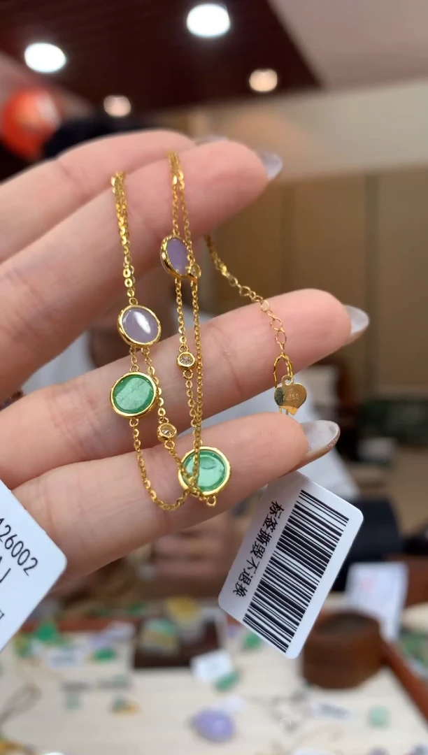 18K金镶嵌手链翡翠圆牌手链